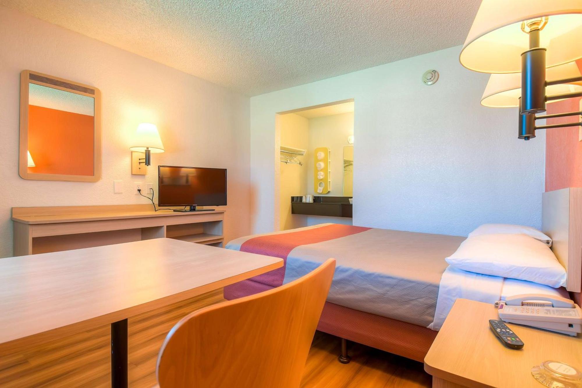 1 Queen Bed | Micfridge | Near Palm Springs International Airport