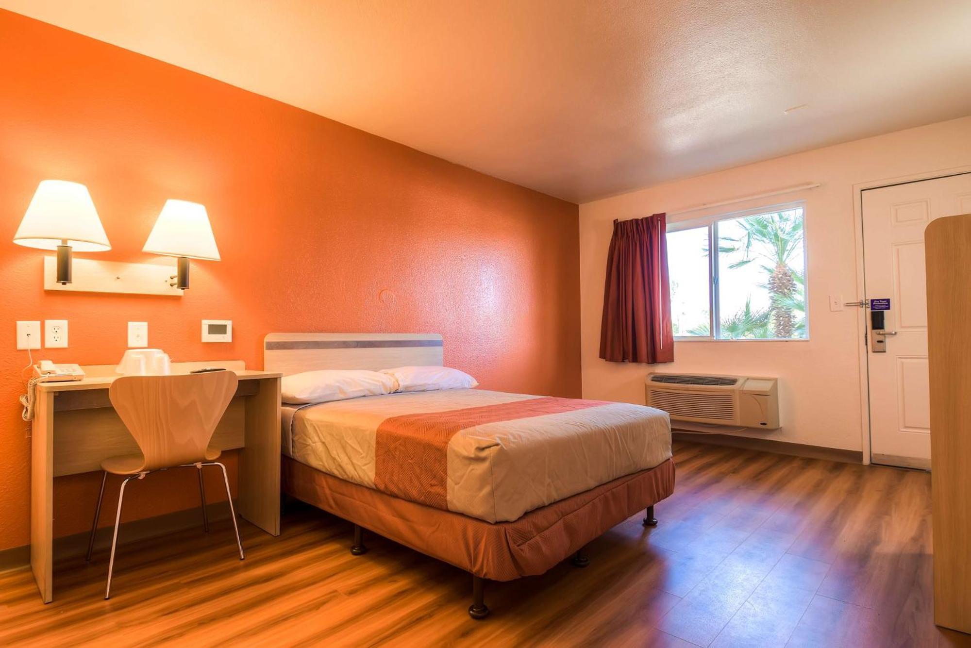 1 Queen Bed |  Near Palm Springs International Airport