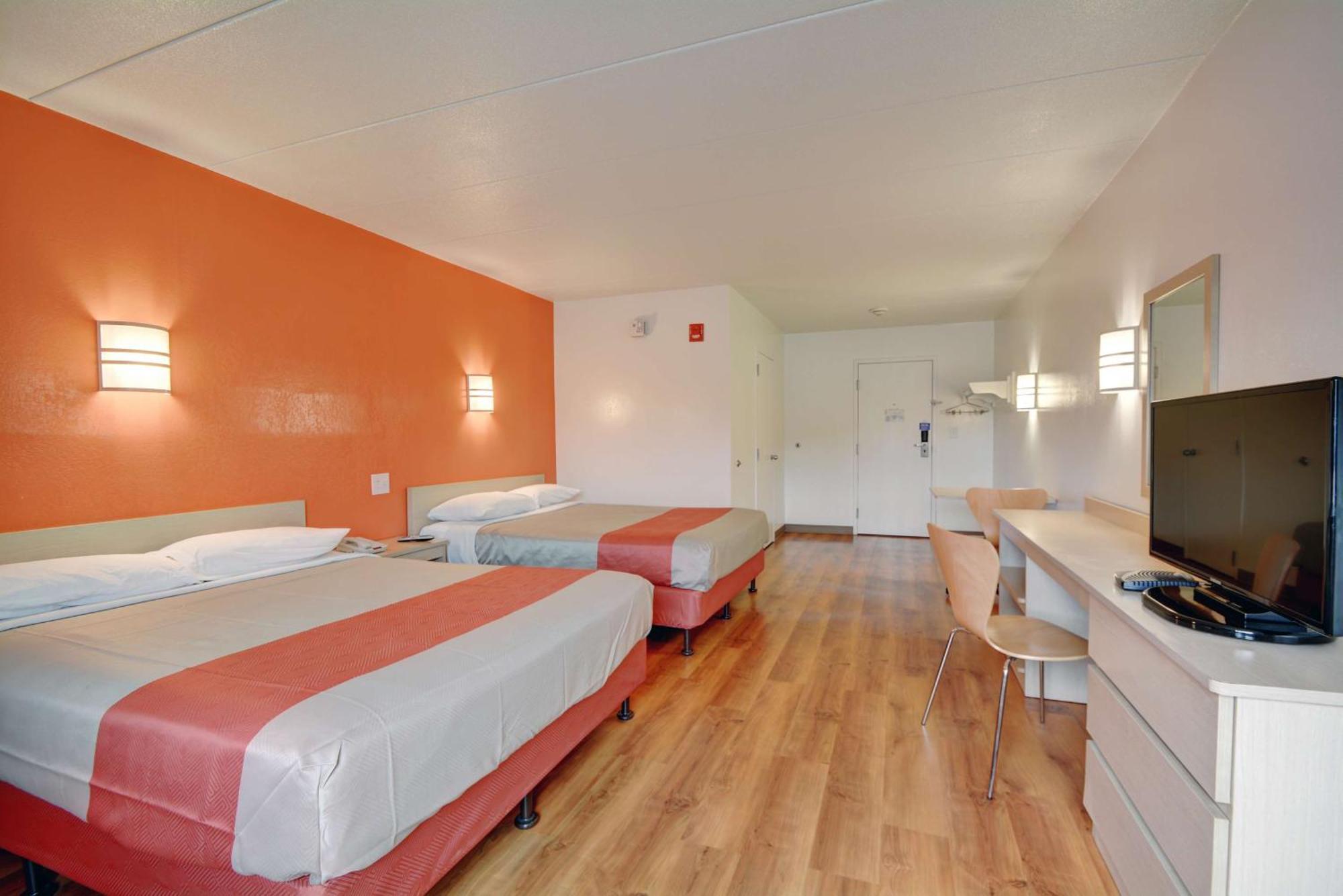 Queen Room with Two Queen Beds - Smoking