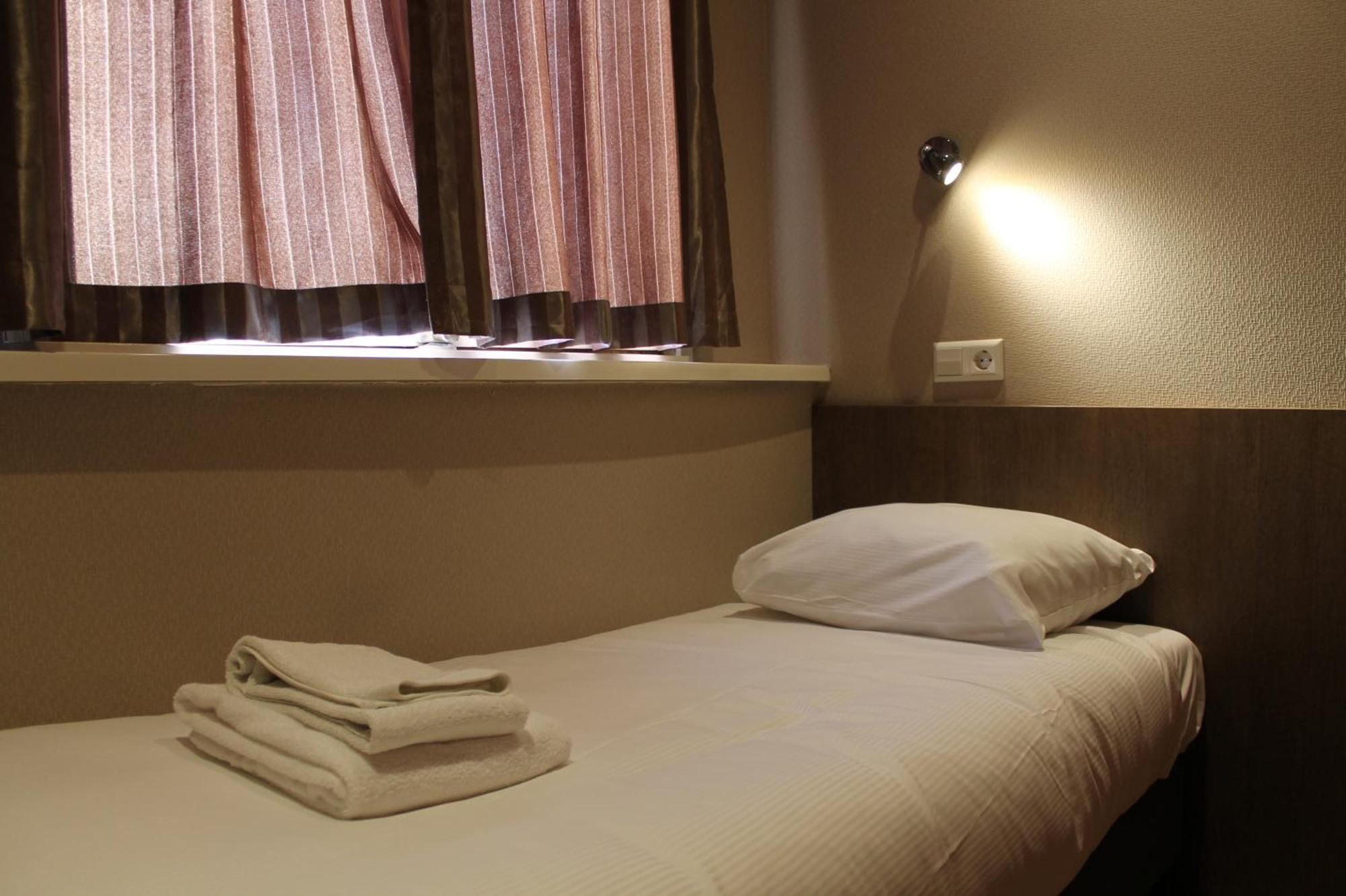 Small Single Room,688418919:JPEG