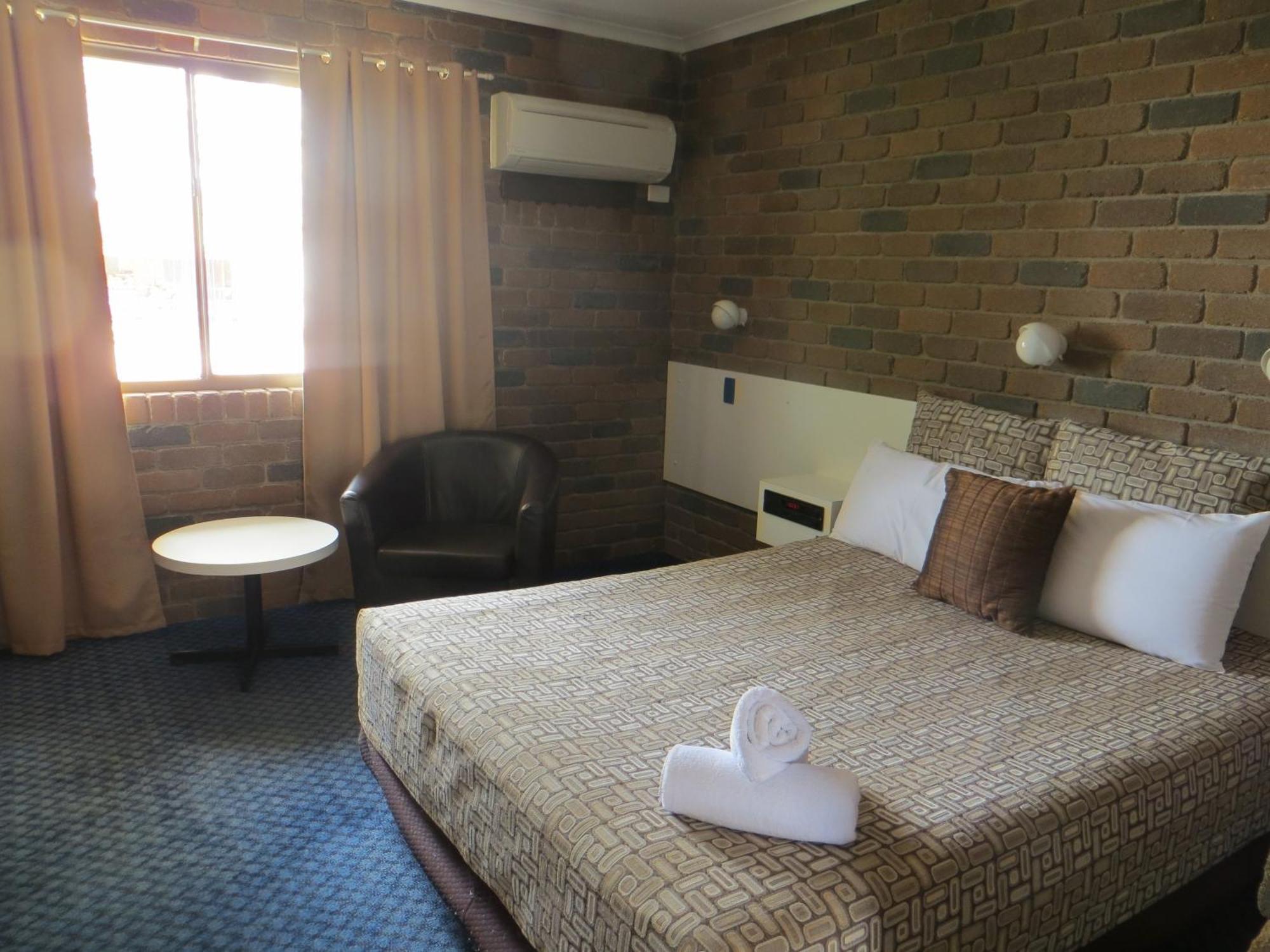 Standard Queen Room