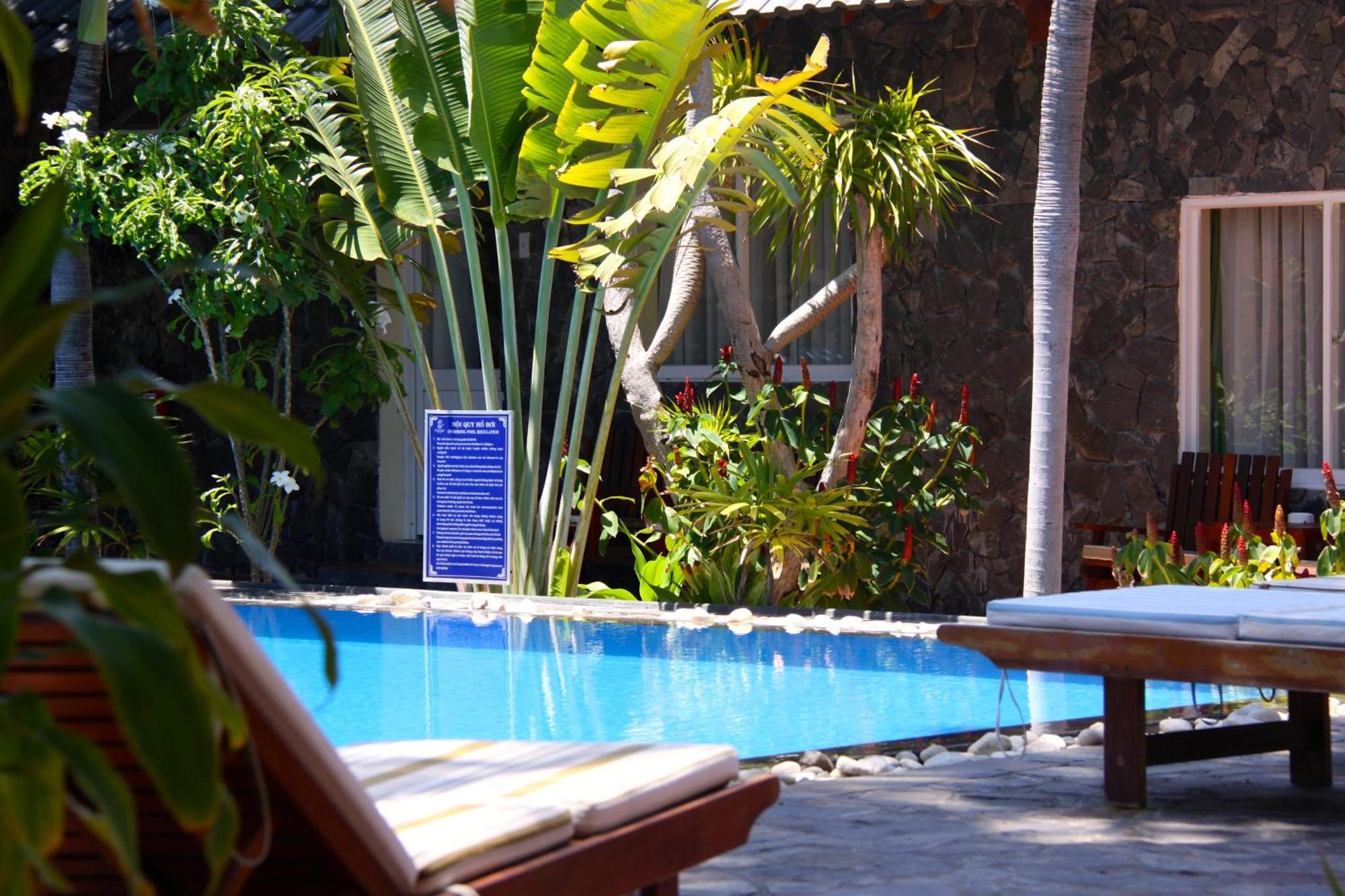 Standard Twin Room with Pool View