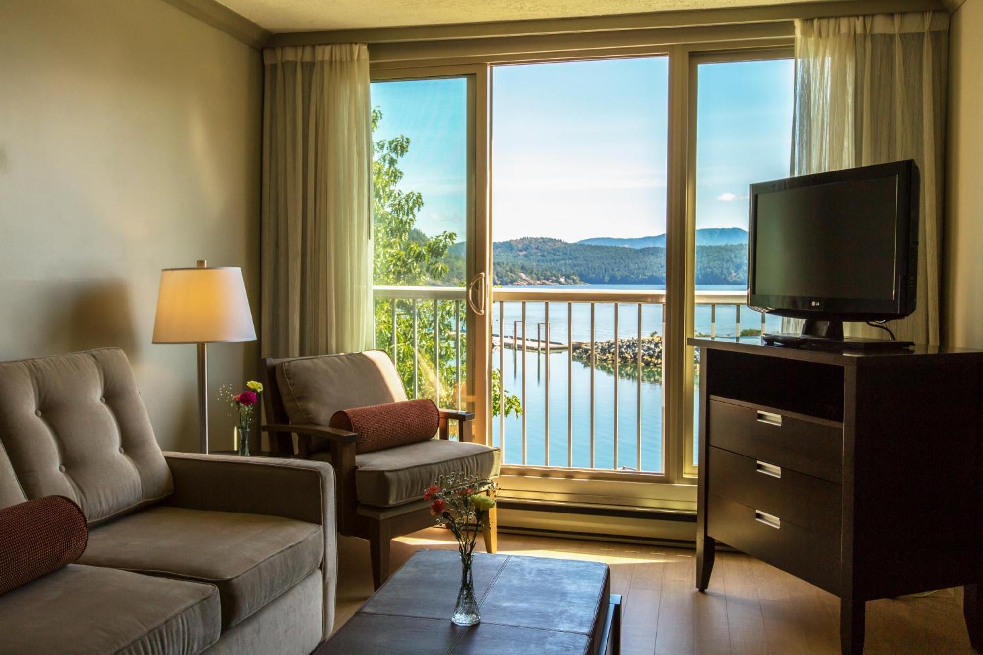 One-Bedroom Suite with Ocean View - Not Pet Friendly