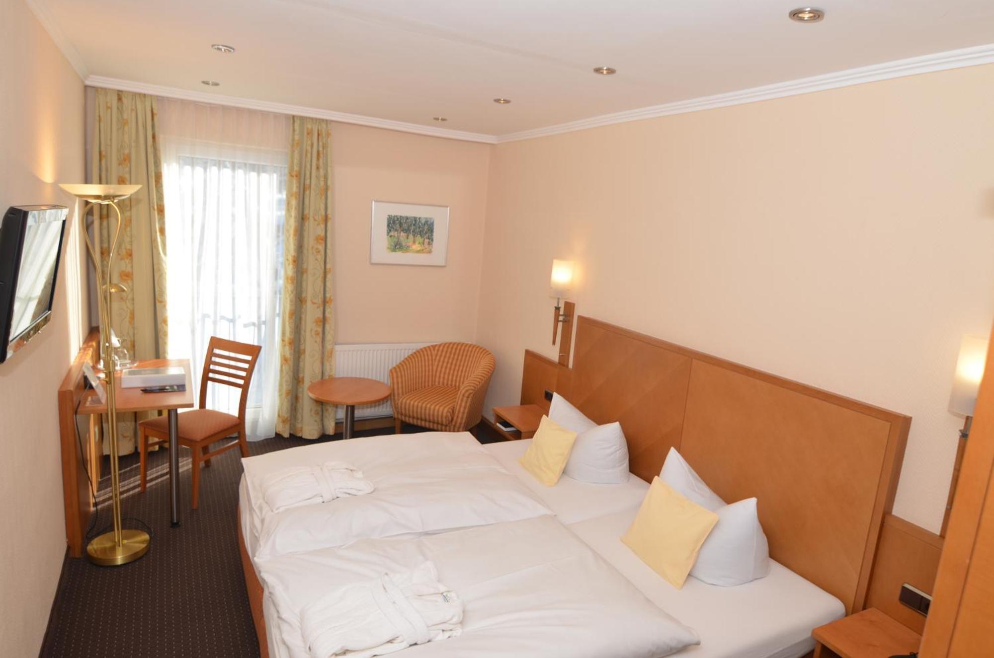 Doppelzimmer - Berg- und Straßenseite