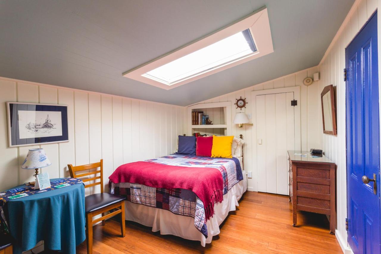 Captain's Cabin,1588351047:JPEG