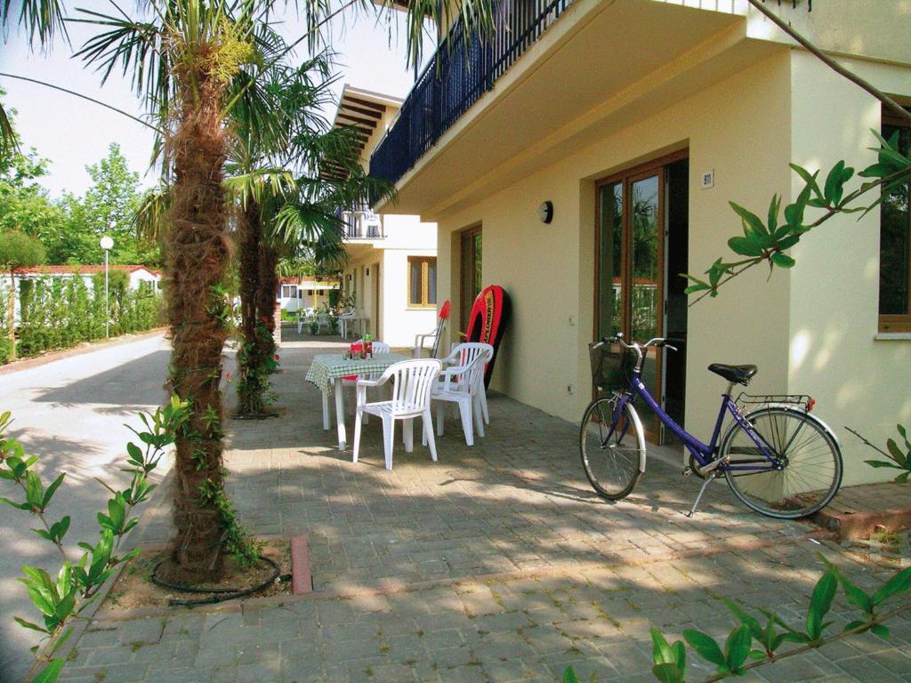 Large One-Bedroom Apartment,109958838:JPEG