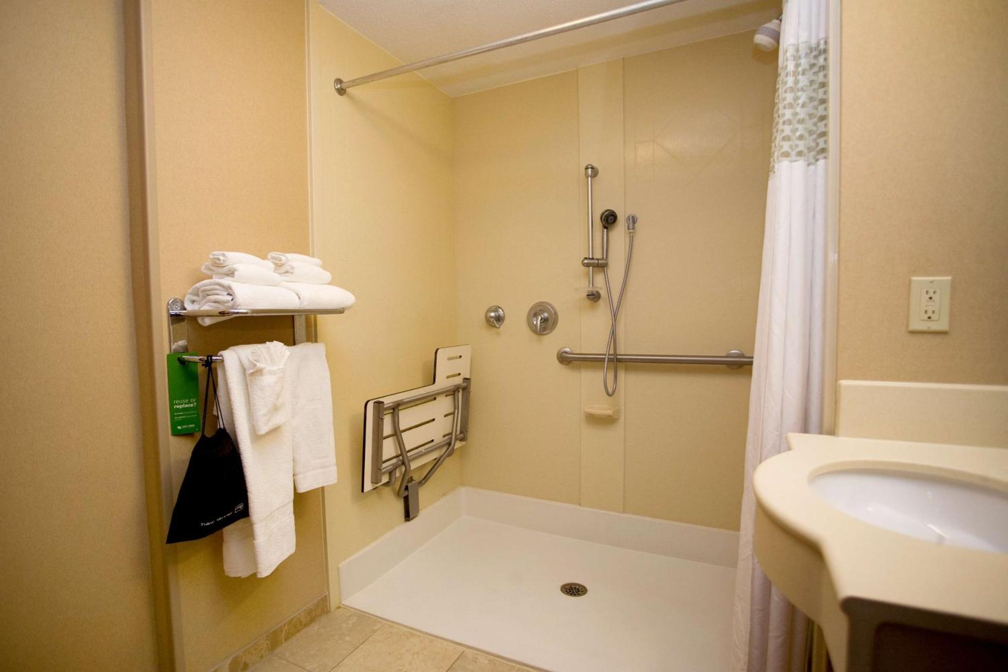 King Room Roll Shower Mobility Access or Non-Smoking,1451808850:JPEG