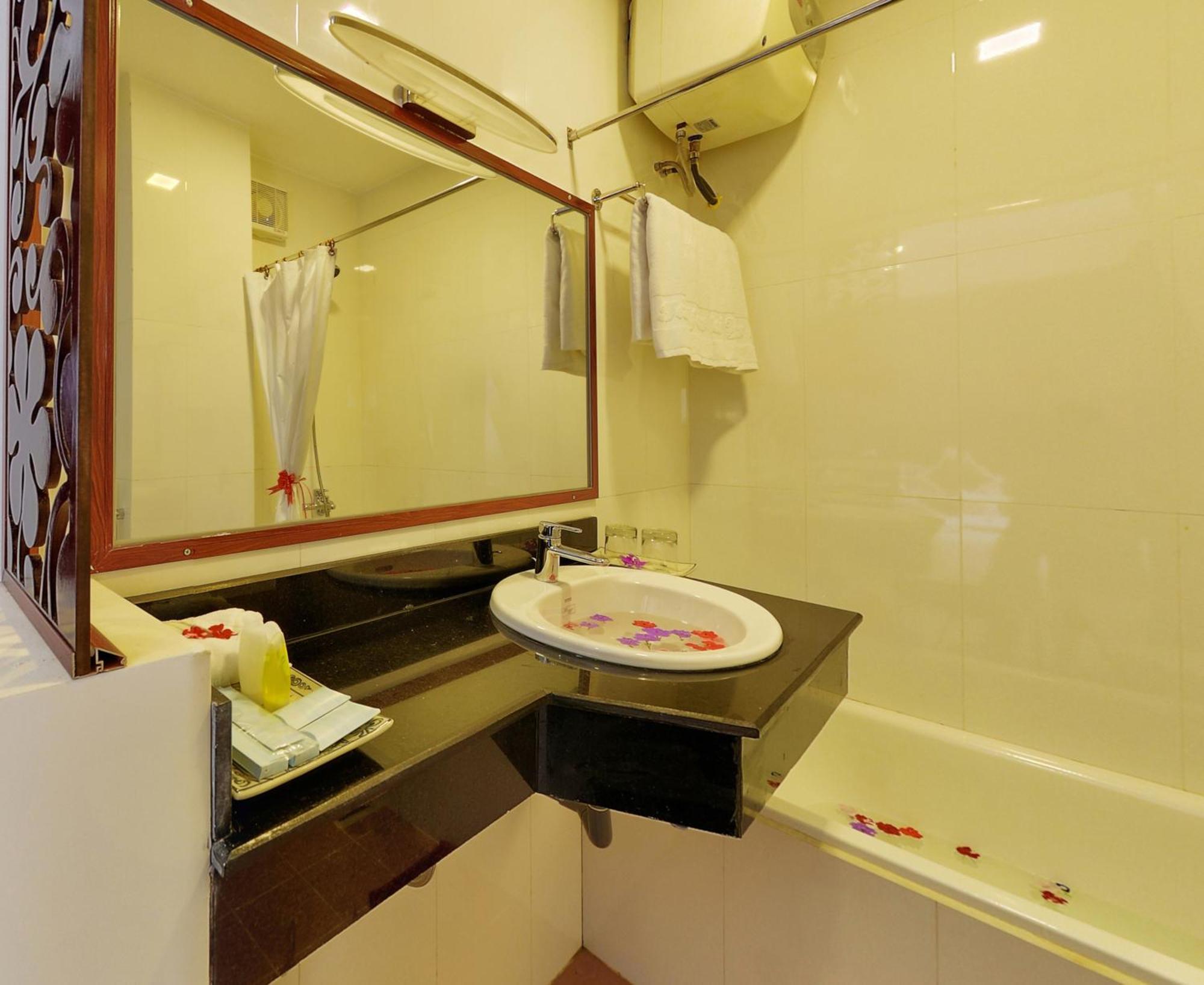 Phòng Deluxe Giường Đôi/2 Giường Đơn Nhìn Ra Hồ Bơi