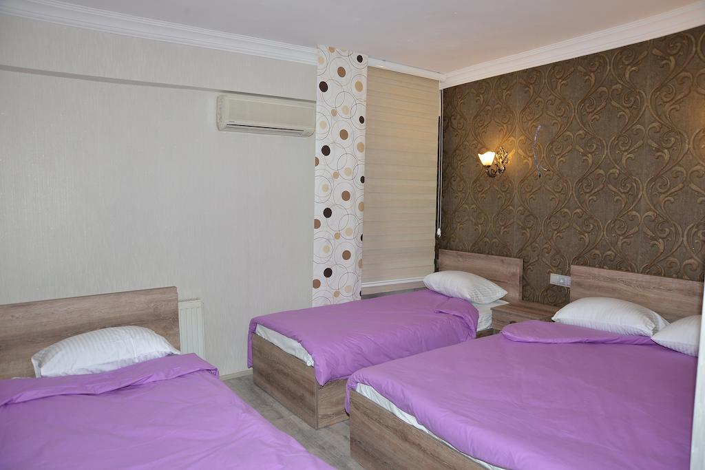Family Room (4 Adults),665309634:JPEG