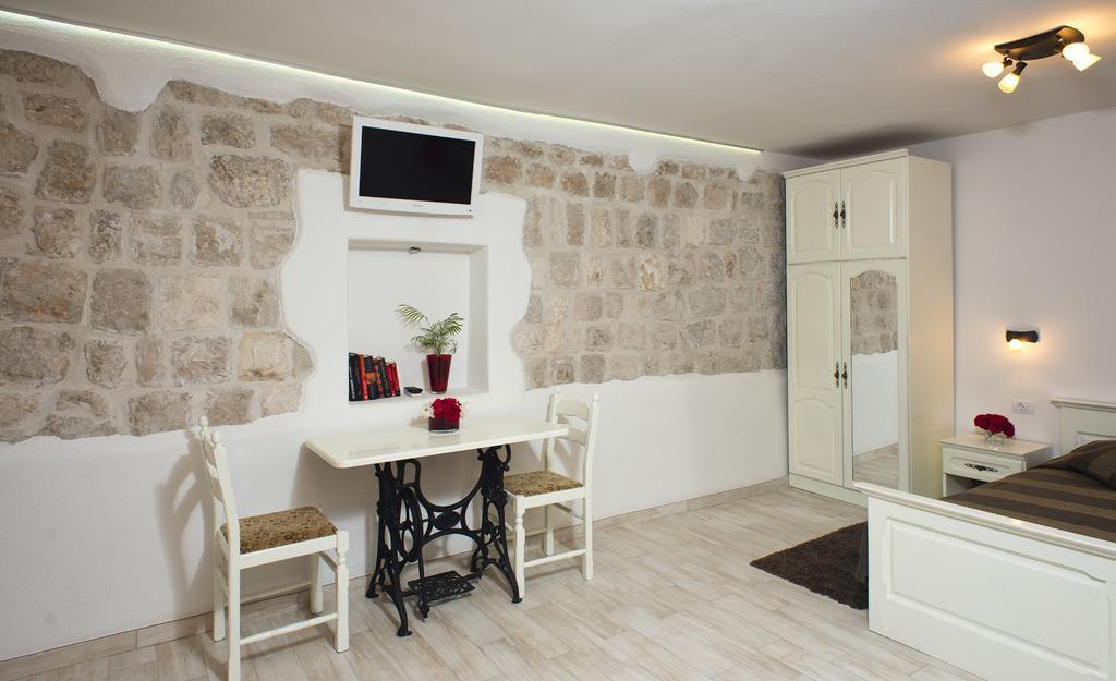 Apartment (2 Adults)