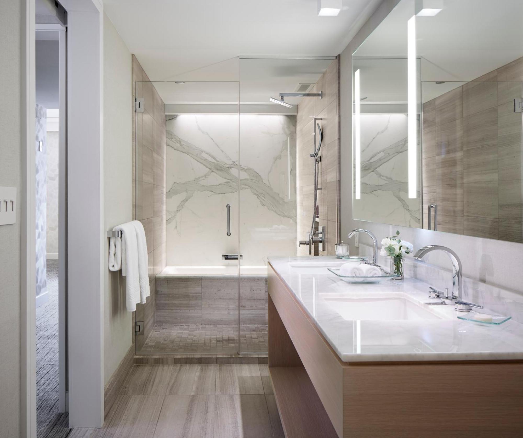 Suite 1 Chambre avec Accès au Salon - Côté Lac