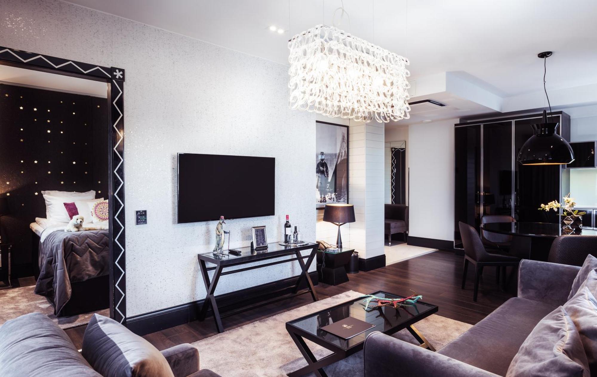 Polar Family Room,379206586:JPEG