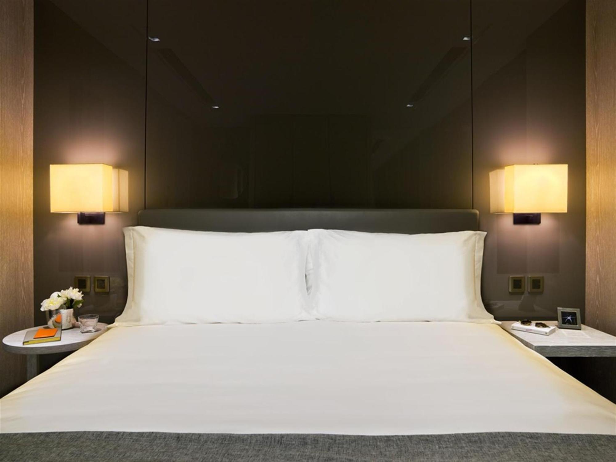 Full Floor Suite (Double bed)