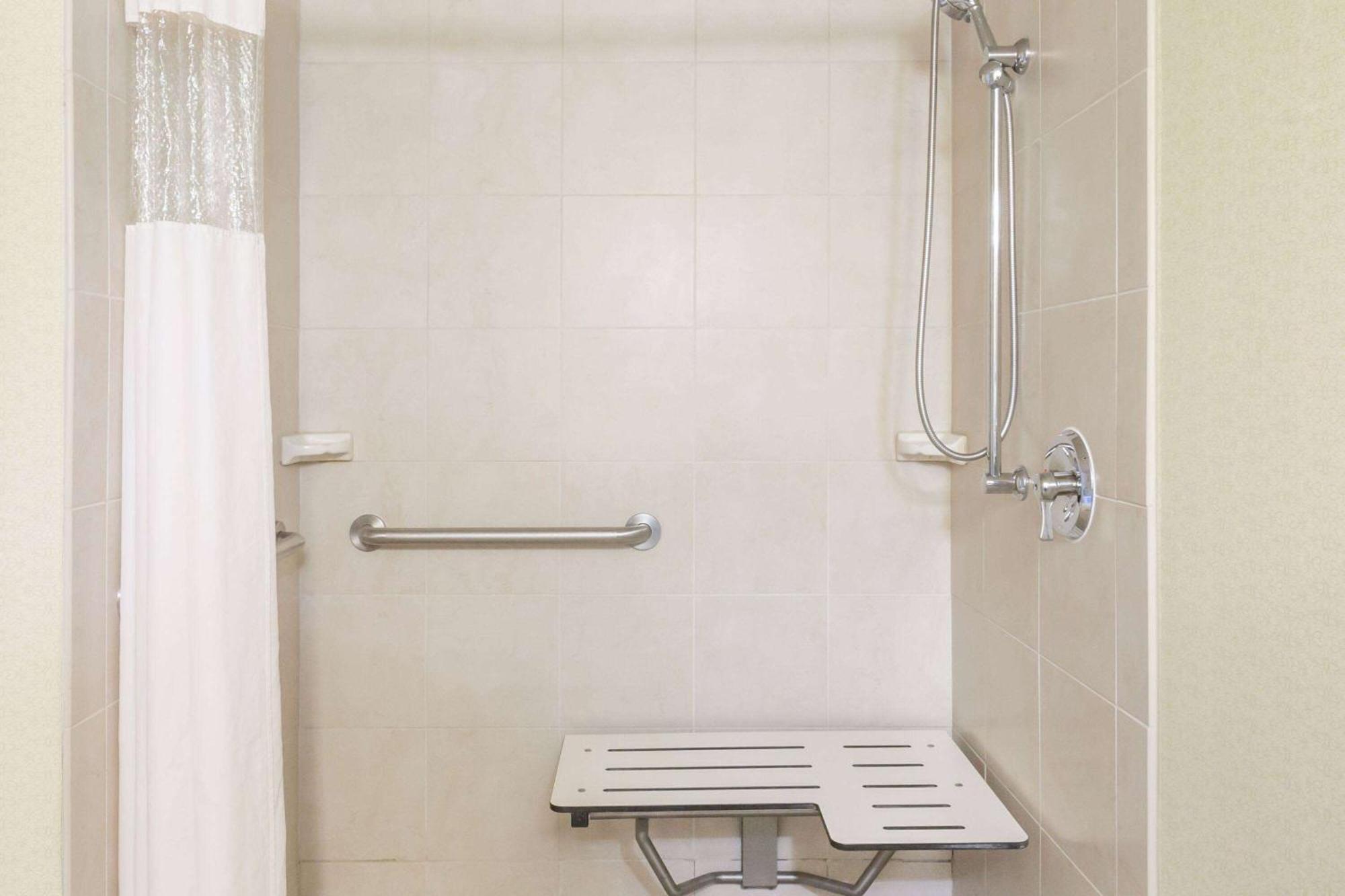 King Studio Suite with Bath Tub - Mobility Access/Non-Smoking