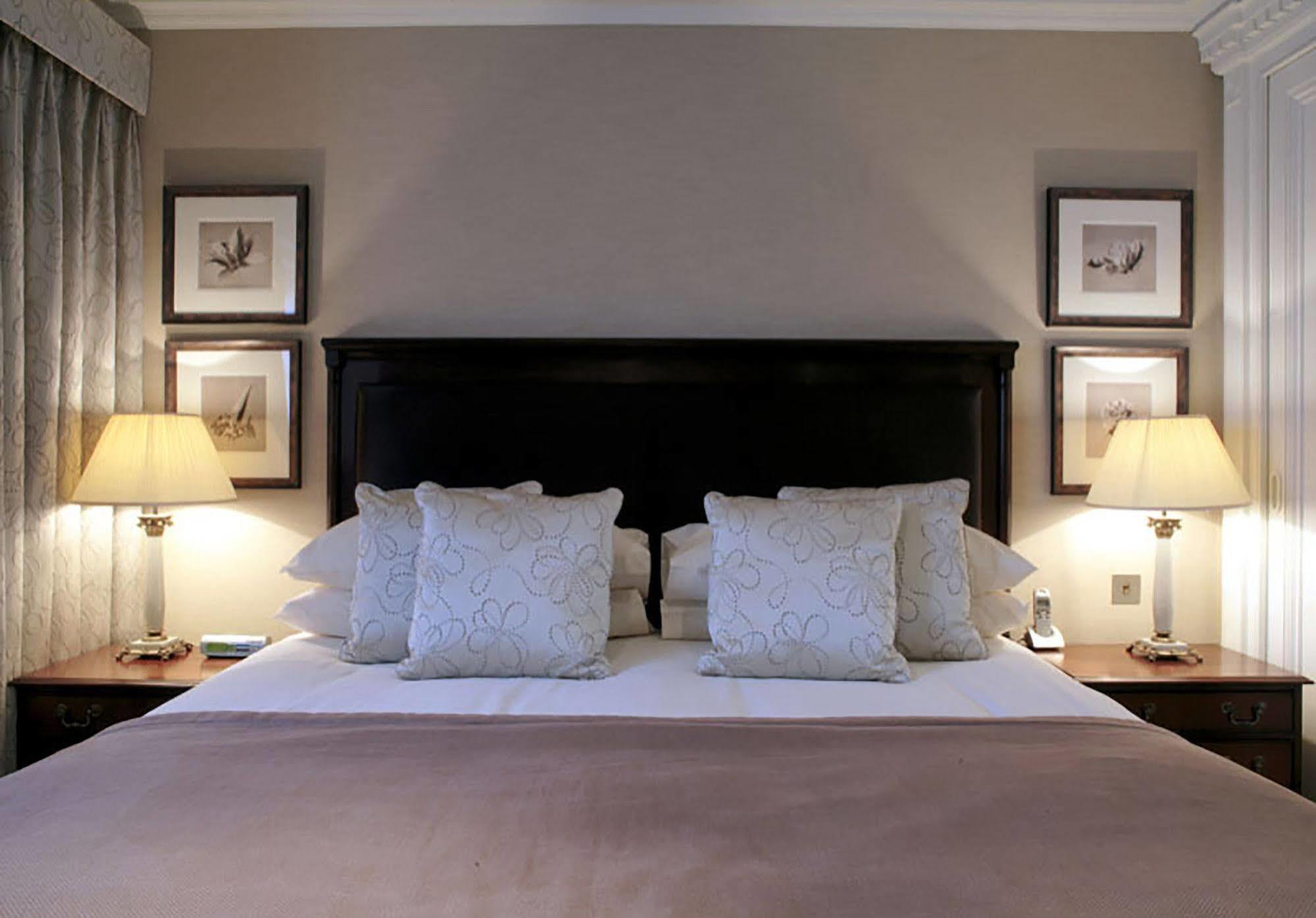 Deluxe Three-Bedroom Apartment, Brompton Road,1094093346:JPEG