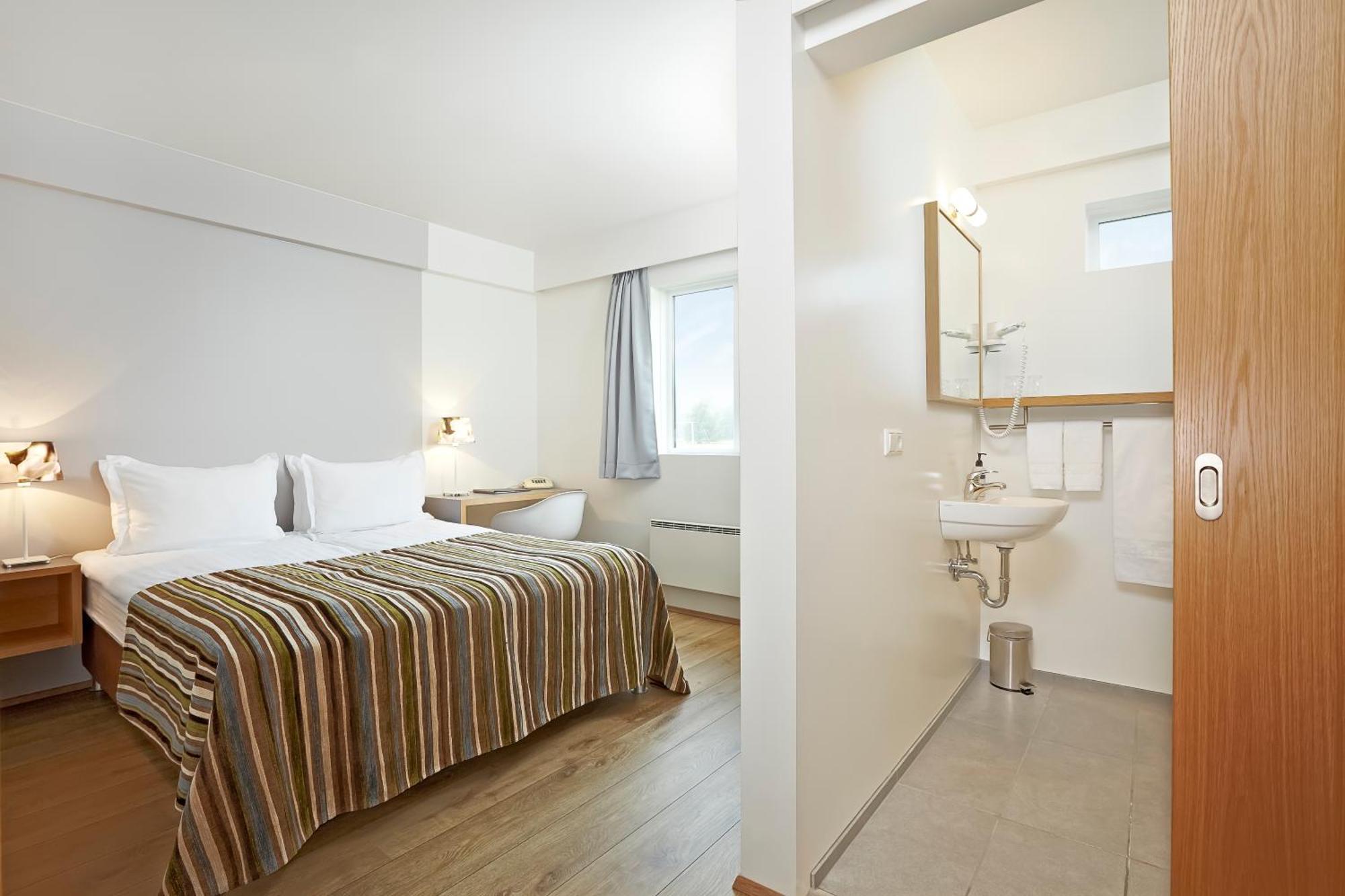 Queen Guest Room