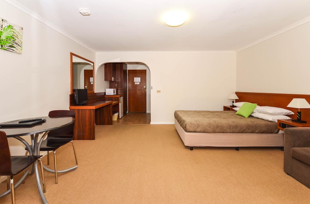 Queen Room with Garden View