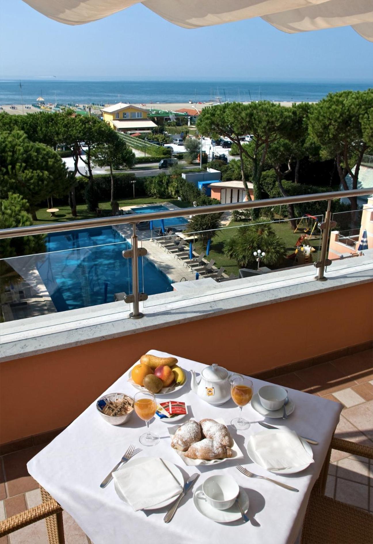 Deluxe Doppelzimmer mit Terrasse und Meerblick