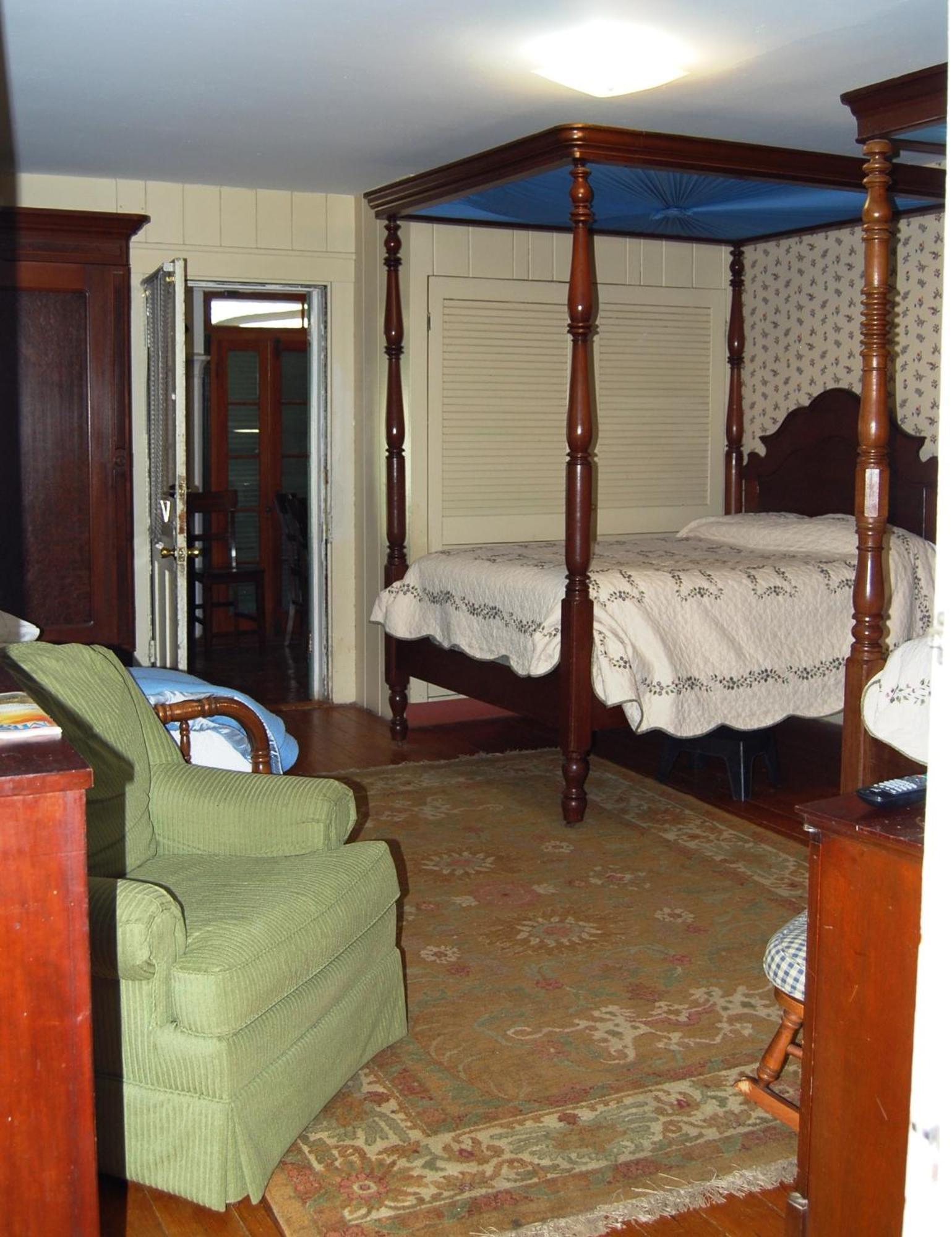 Double Room with Two Double Beds and Twin Bed
