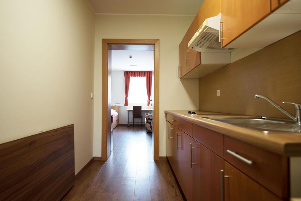 Apartment,694711794:JPEG