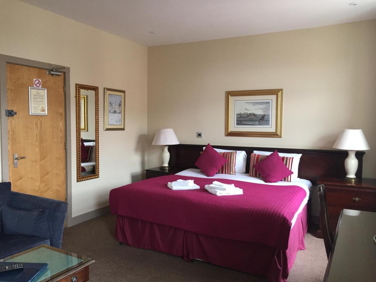 Deluxe Double Room Bath,694711566:JPEG