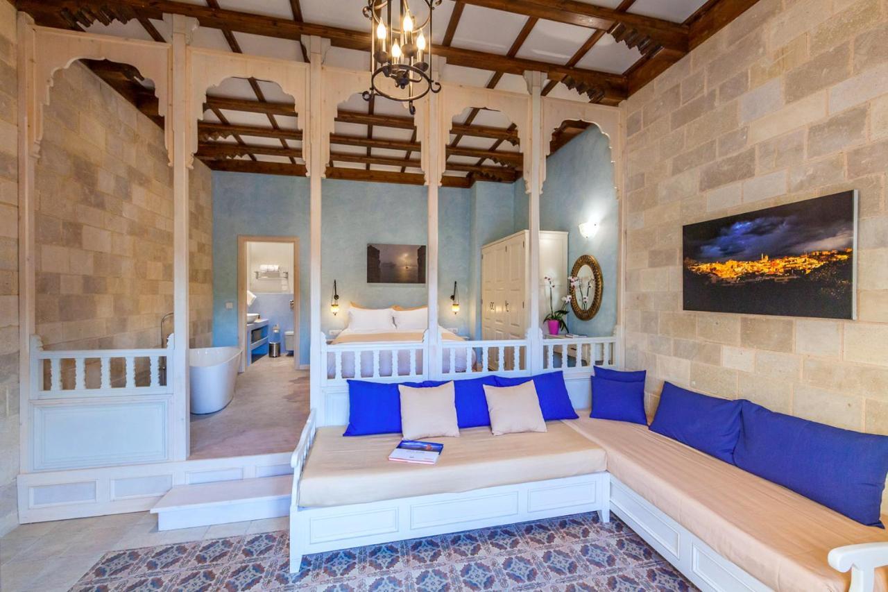 Grand Suite Private Garden Outdoor Hot tub Panselinos