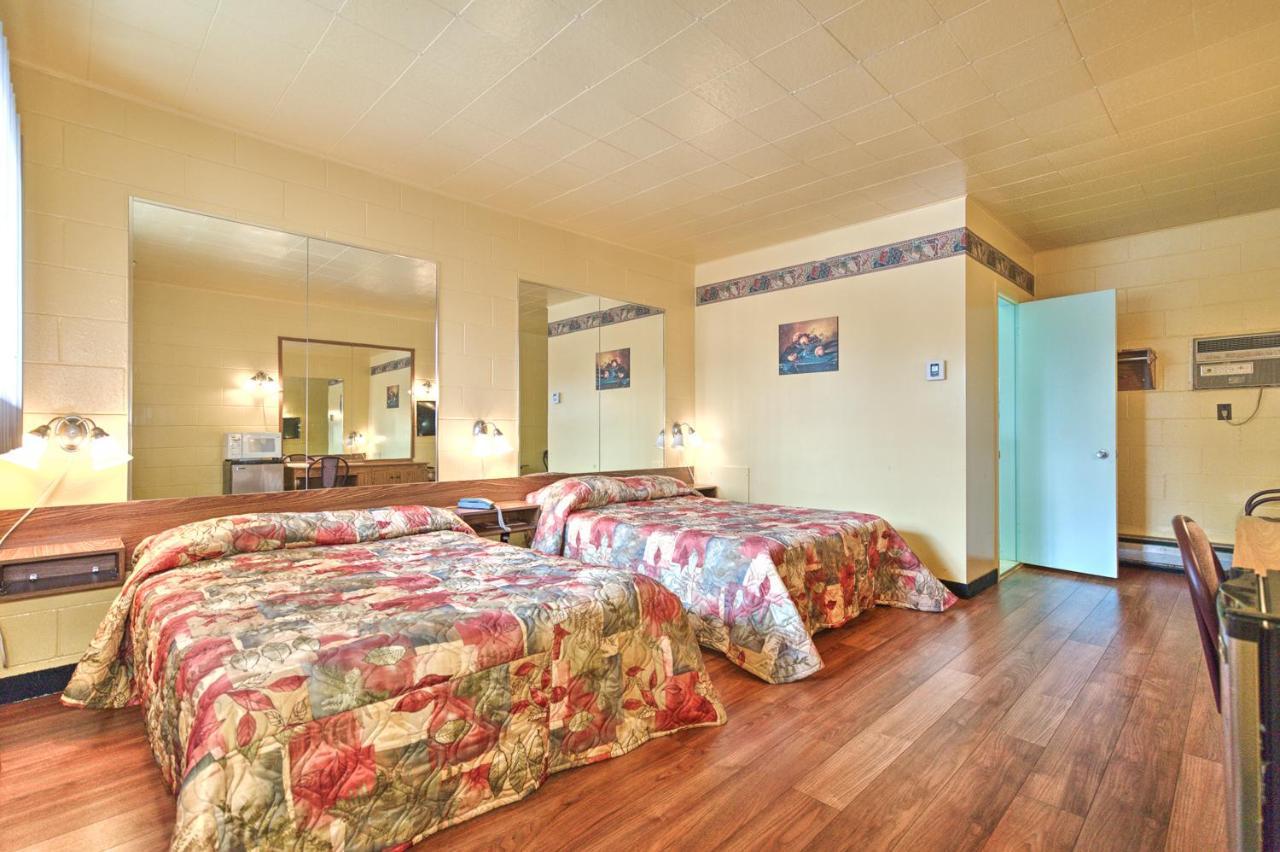 Double Room with Two Double Beds - Smoking