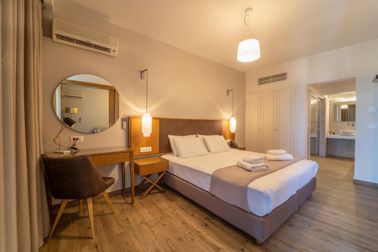 Deluxe Suite with Sea View