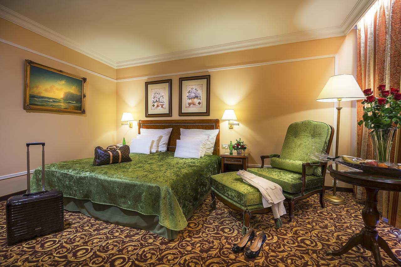 Superior Double or Twin Room Entry to Wellness,695879319:JPEG