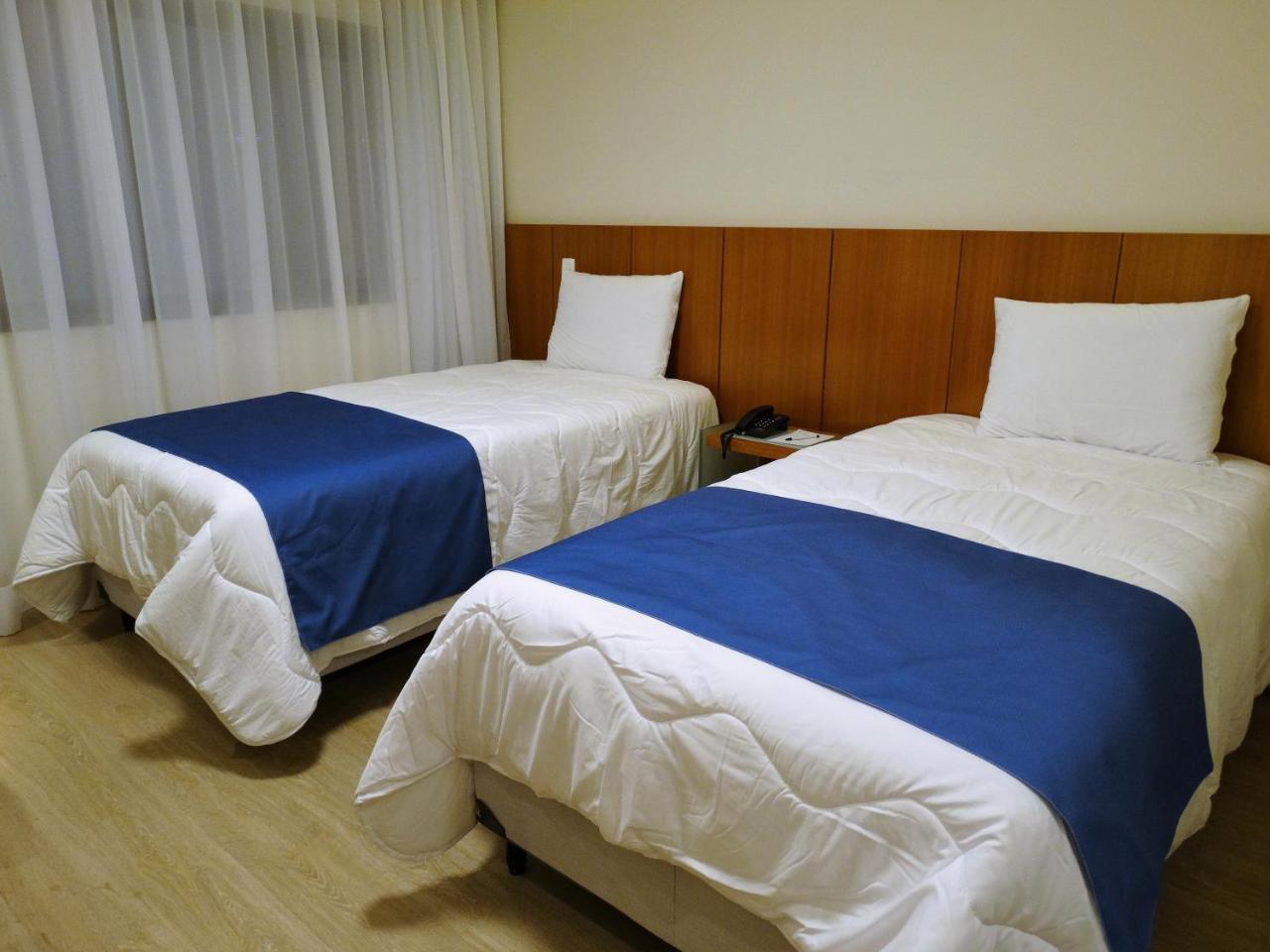 Quarto Master com 2 Camas de Solteiro