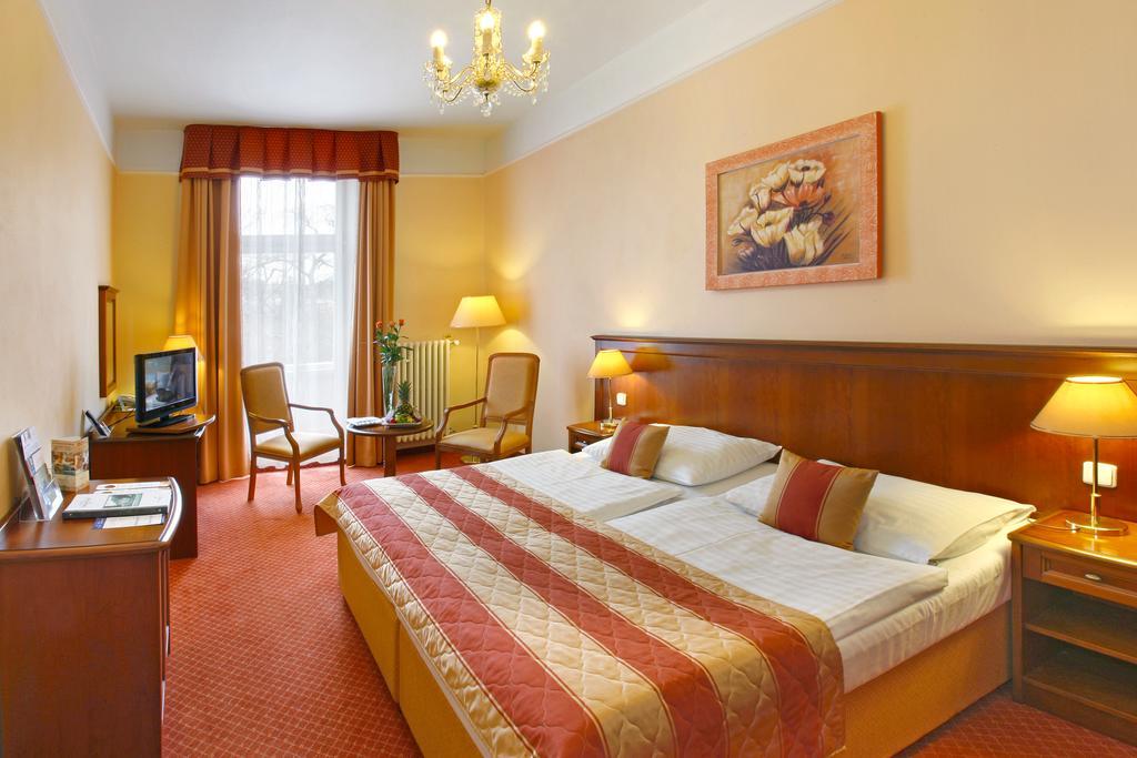 Superior Double or Twin Room with Garden View with Wellness and Fitness Access