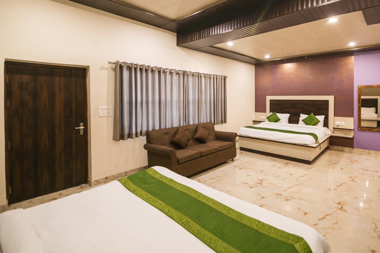Deluxe Family Suite,696269649:JPEG