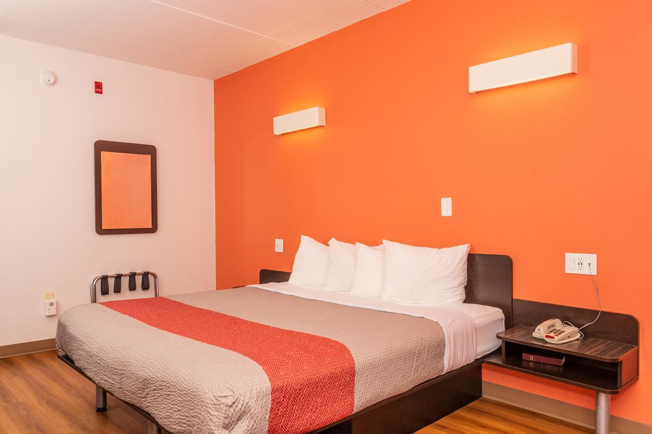Deluxe King Room - Non-Smoking