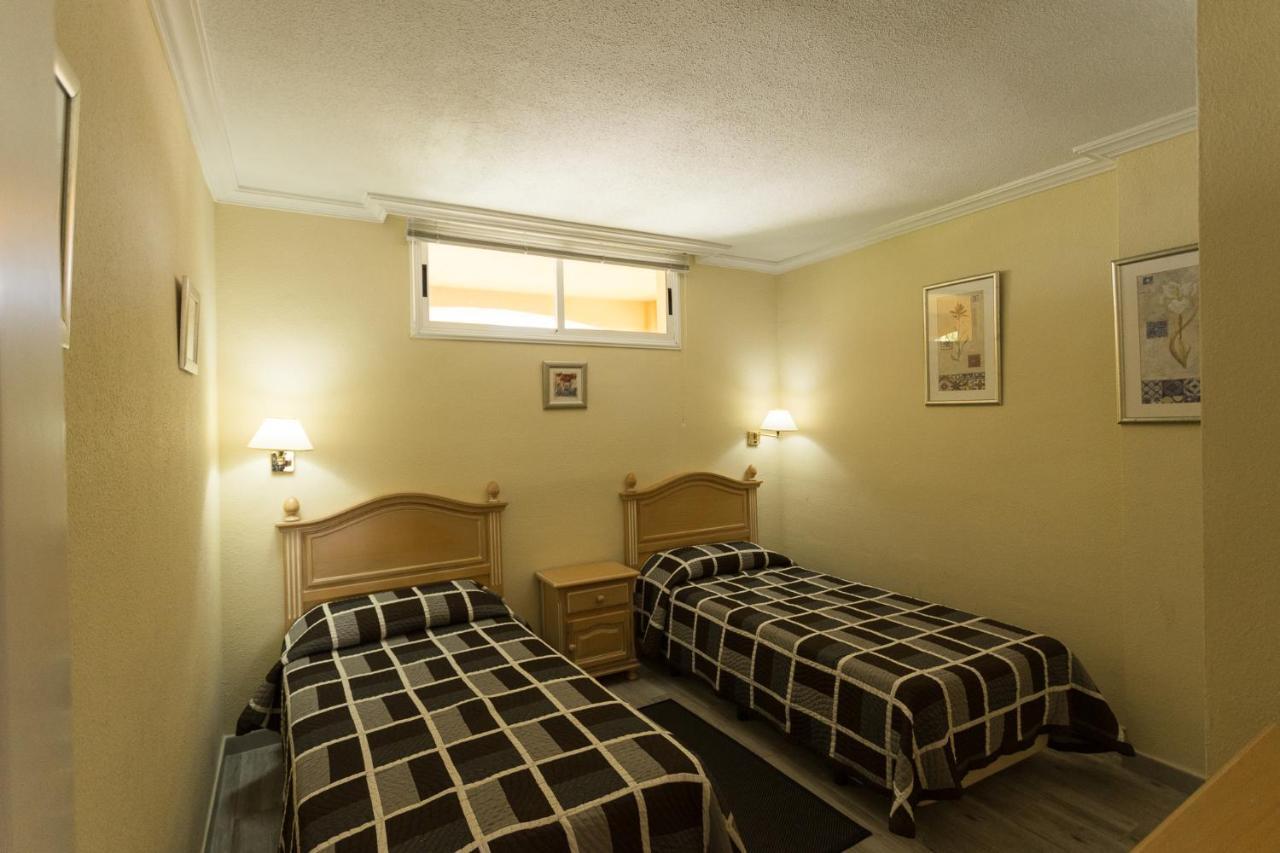 Apartment mit 3 Schlafzimmern, Meerblick und Terrasse
