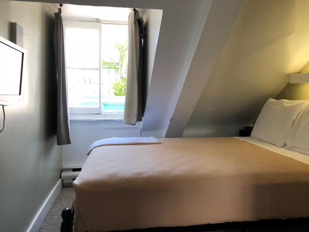 Single Room with Shared Bathroom