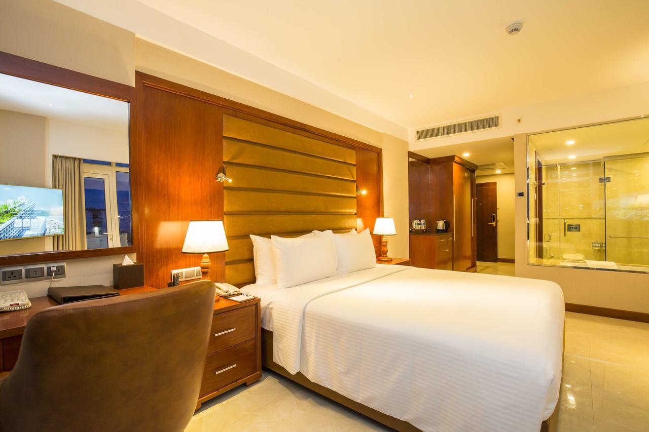 Signature Panorama Sea View King Room Complimentary City Tour & Access to Beach Lounge