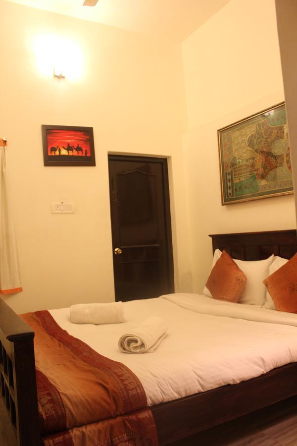 Basic Double Room,697257237:JPEG