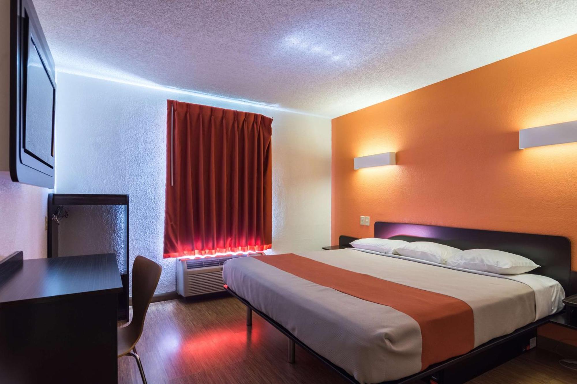 King Room - Non-Smoking
