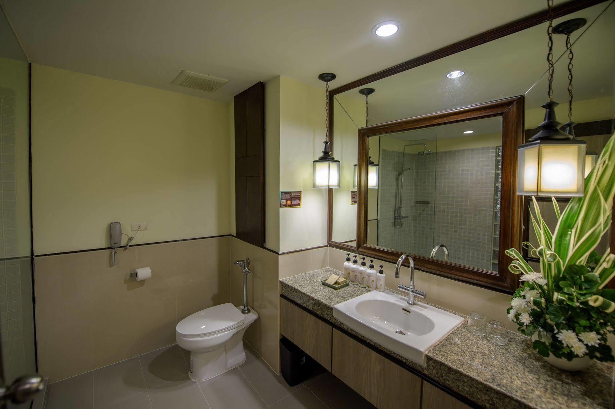 Deluxe Double or Twin Room Pool Access