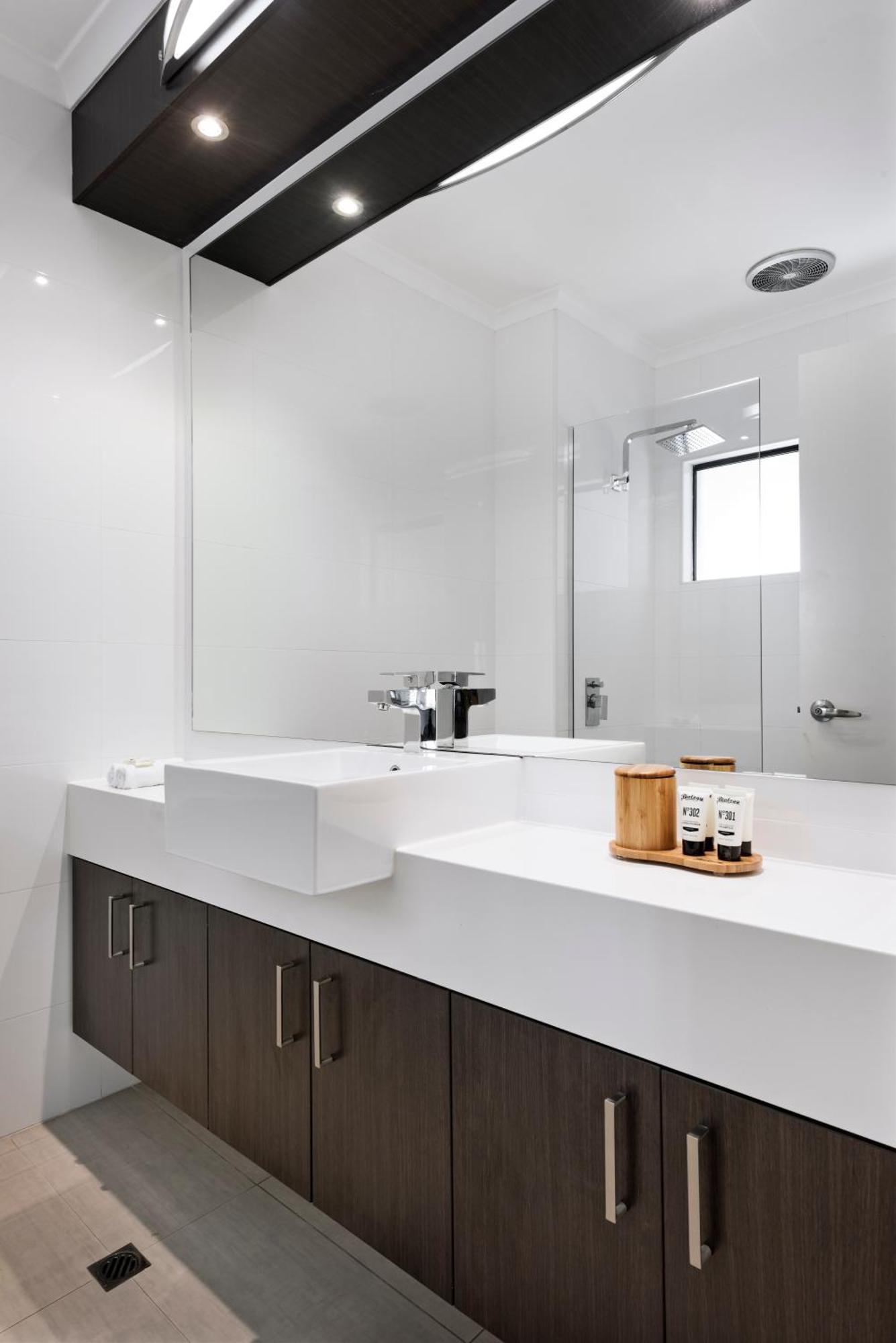 Two-Bedroom Apartment,964833982:JPEG