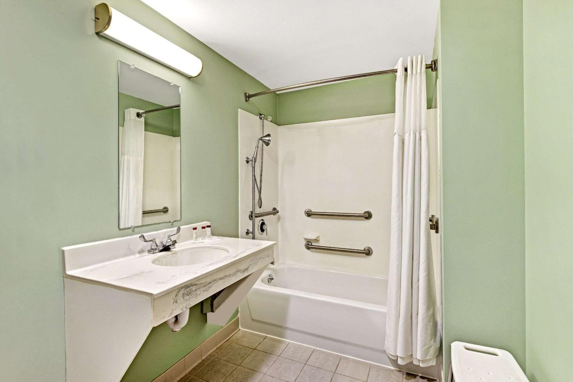 King Room - Mobility Access/Non-Smoking