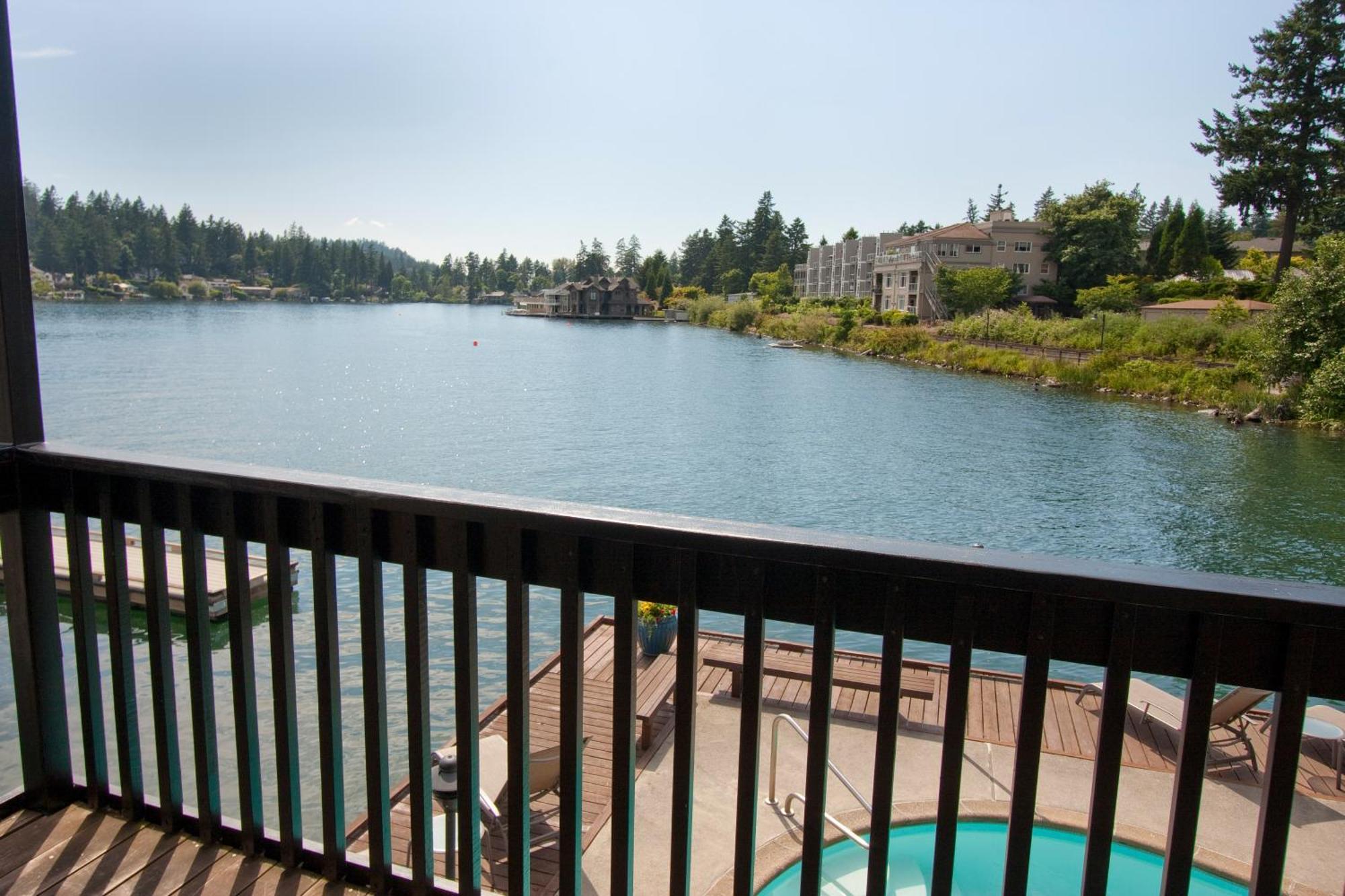 Queen Room with Lake View