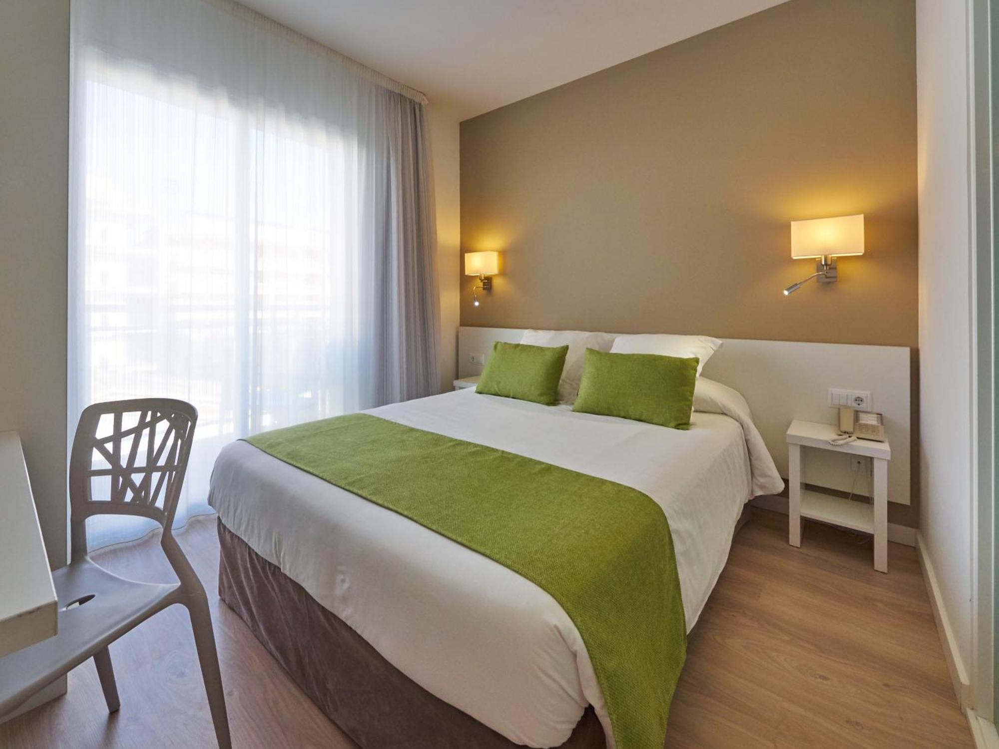 Single Room,697865142:JPEG