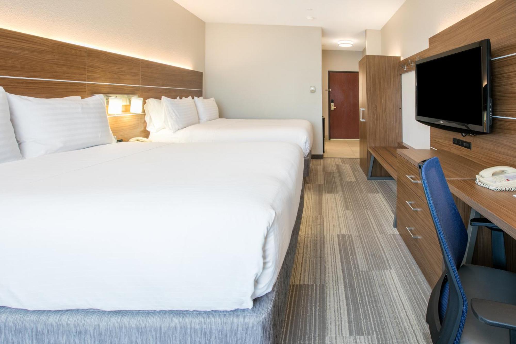Standard Queen Room with Two Queen Beds