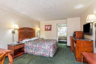 Queen Room - Non-Smoking