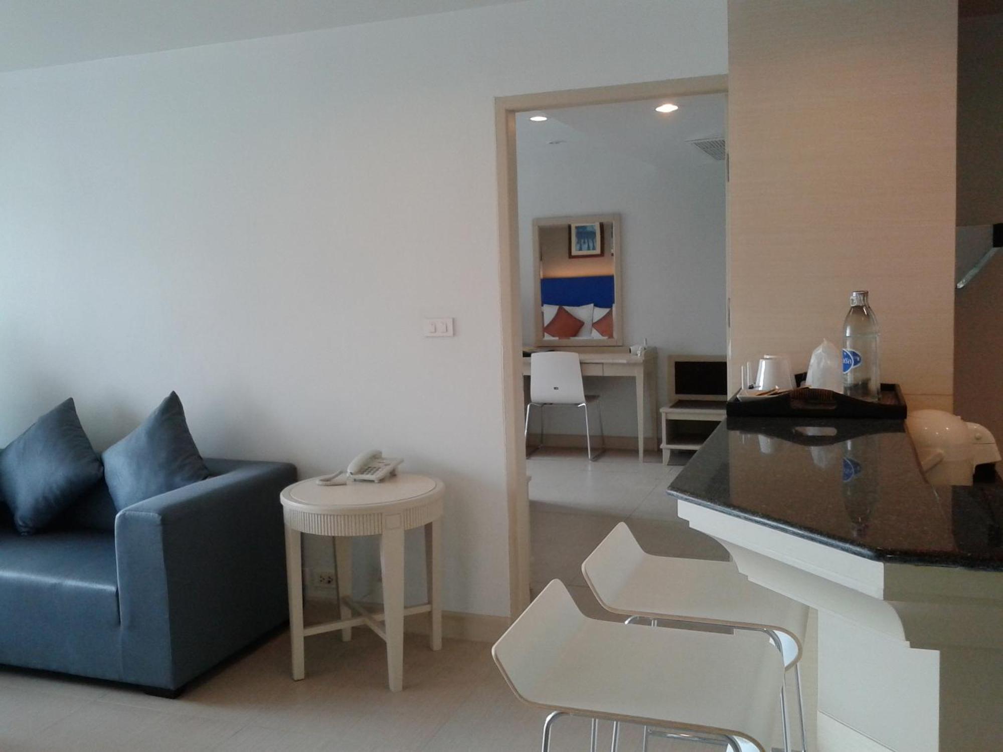 One-Bedroom Suite,1208823574:JPEG