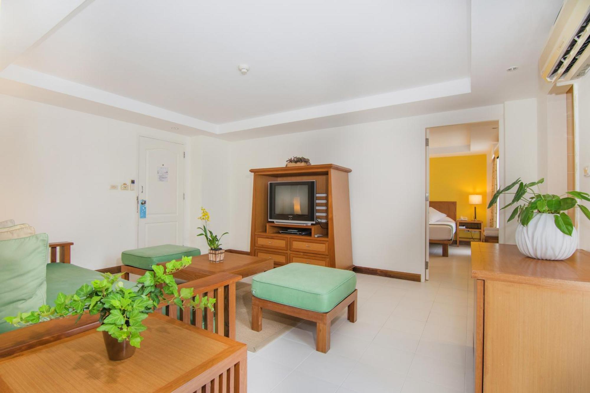 One-Bedroom Queen Suite