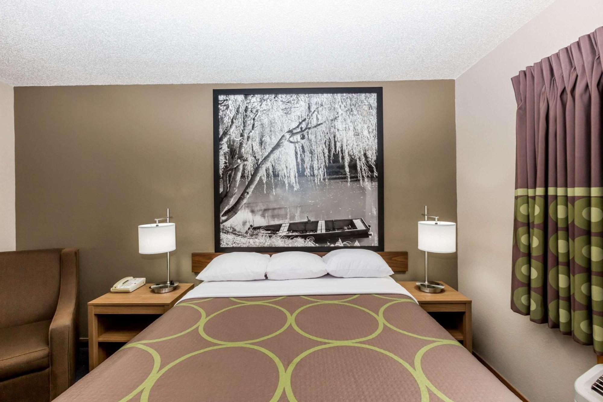 Queen Room - Disability Access/Non-Smoking