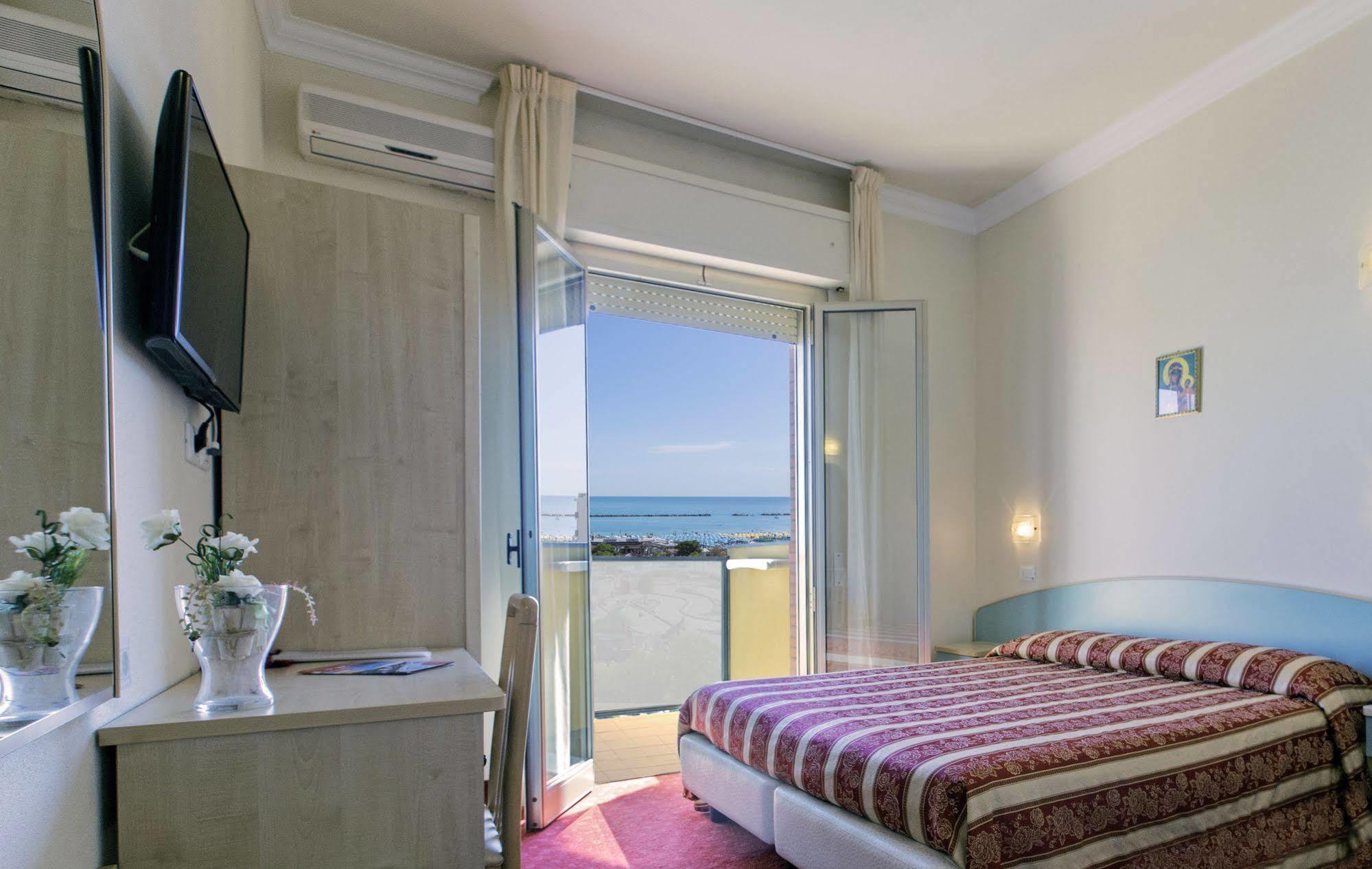 Double or Twin Room with Sea View