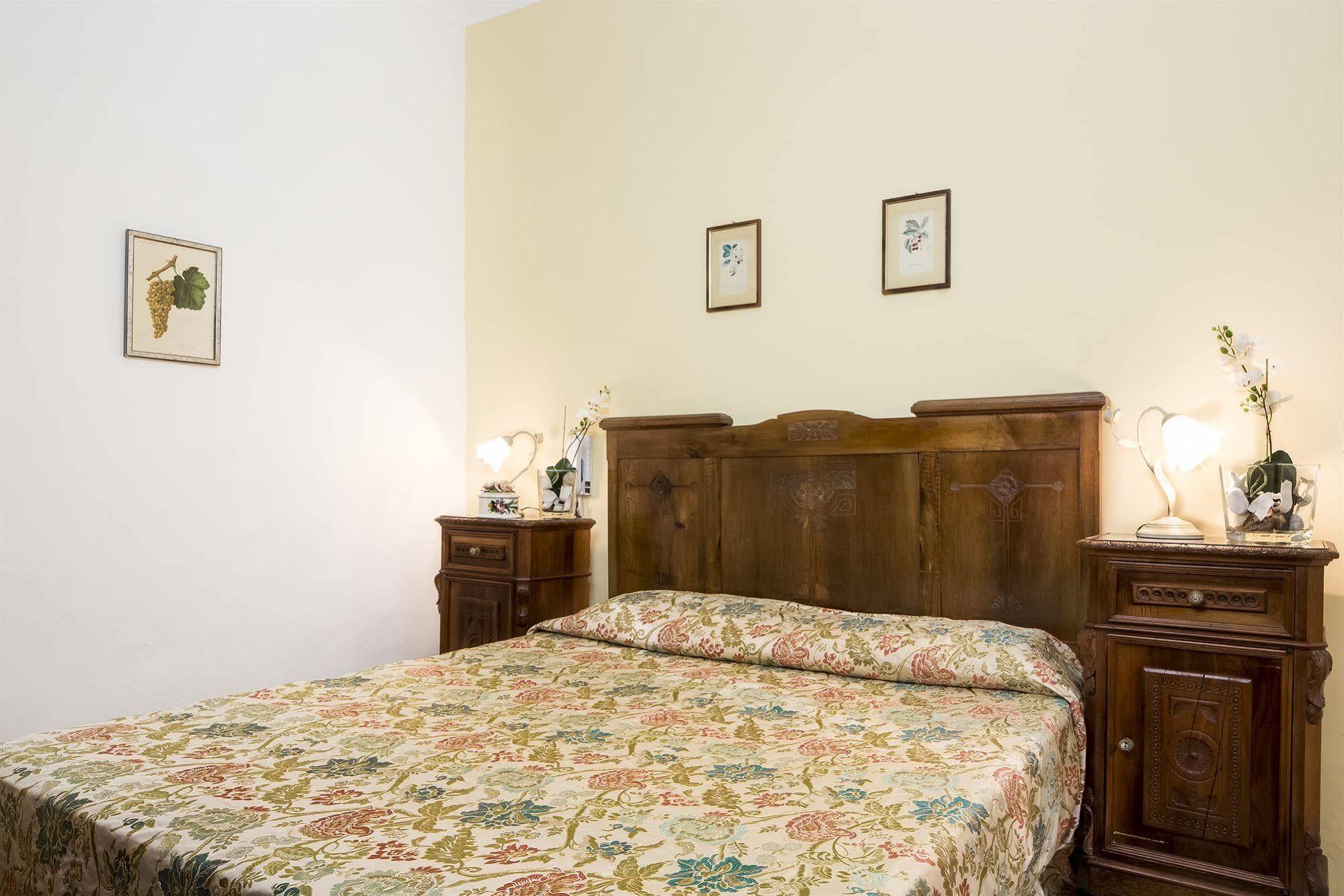 Tweepersoonskamer met Gedeelde Badkamer